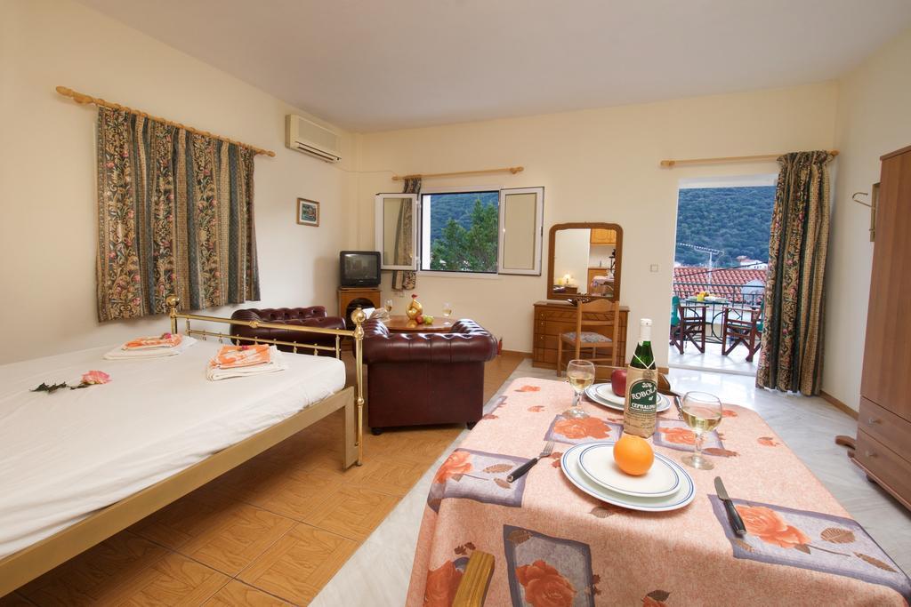 Boulevard Aetos Suites Agia Efimia Esterno foto