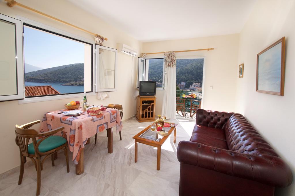 Boulevard Aetos Suites Agia Efimia Esterno foto