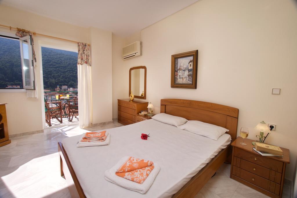 Boulevard Aetos Suites Agia Efimia Esterno foto