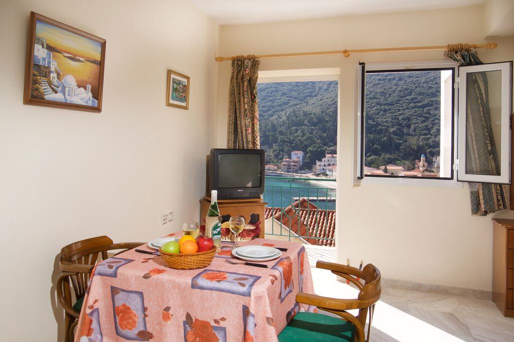 Boulevard Aetos Suites Agia Efimia Esterno foto