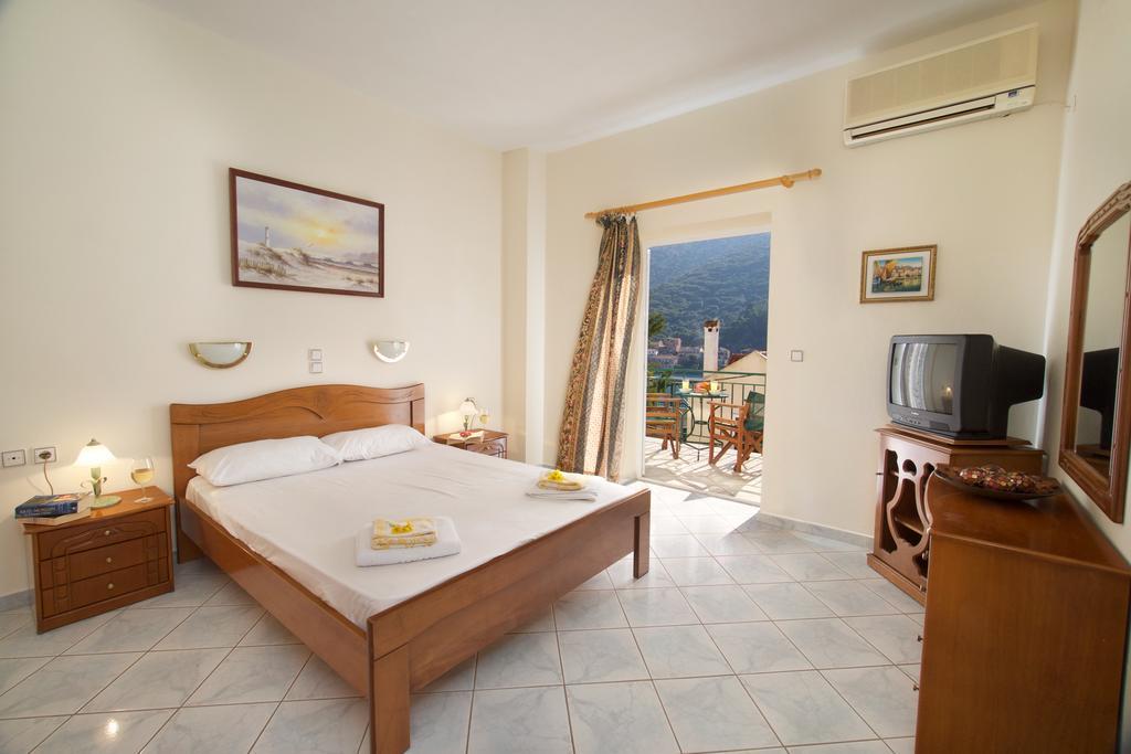 Boulevard Aetos Suites Agia Efimia Esterno foto