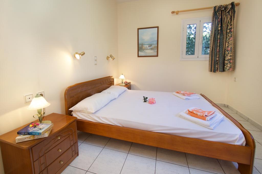 Boulevard Aetos Suites Agia Efimia Esterno foto